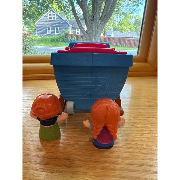 Fisher-Price Little People Disney Frozen Playset With Elsa Figures - Picture 6 of 7